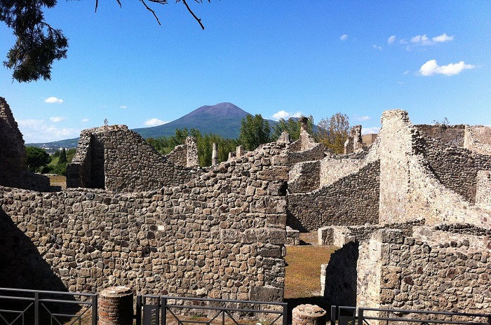 Ruins & Mt Vesuvius