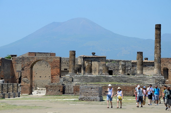 Ruins & Mt Vesuvius