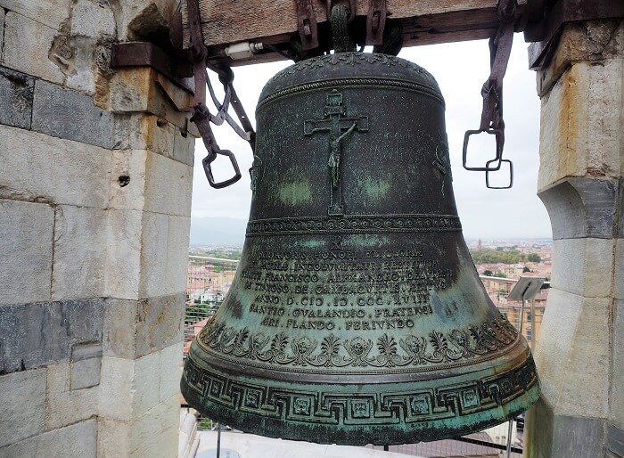 The bell at the top of the Leaning Tower