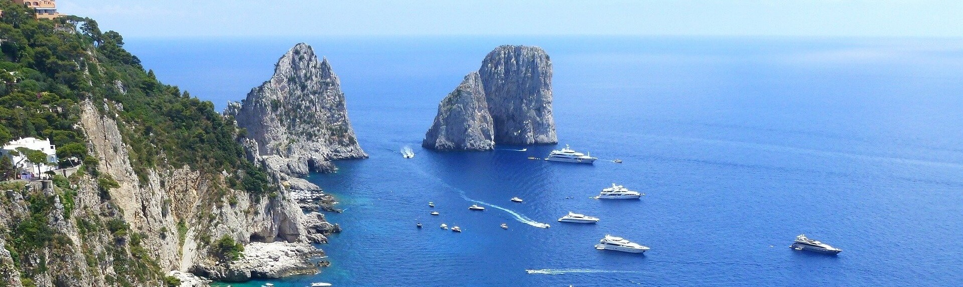 What are the differences between Capri and Anacapri?
